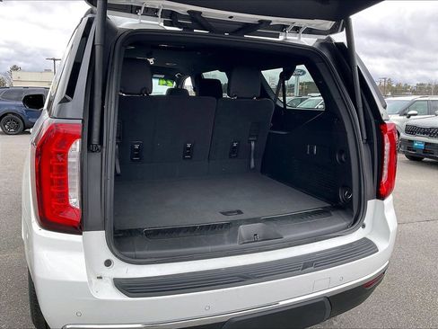 Used 2024 GMC Yukon XL SLT image 36