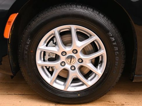 Used 2025 Chrysler Pacifica Select FWD image 36