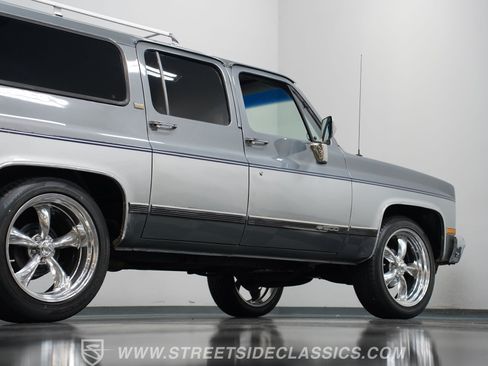 Used 1990 Chevrolet Suburban 2WD image 28