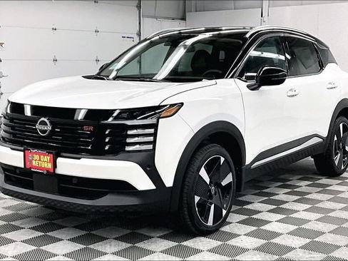 New 2026 Nissan Kicks SR w/ SR Premium Package FWD image 2