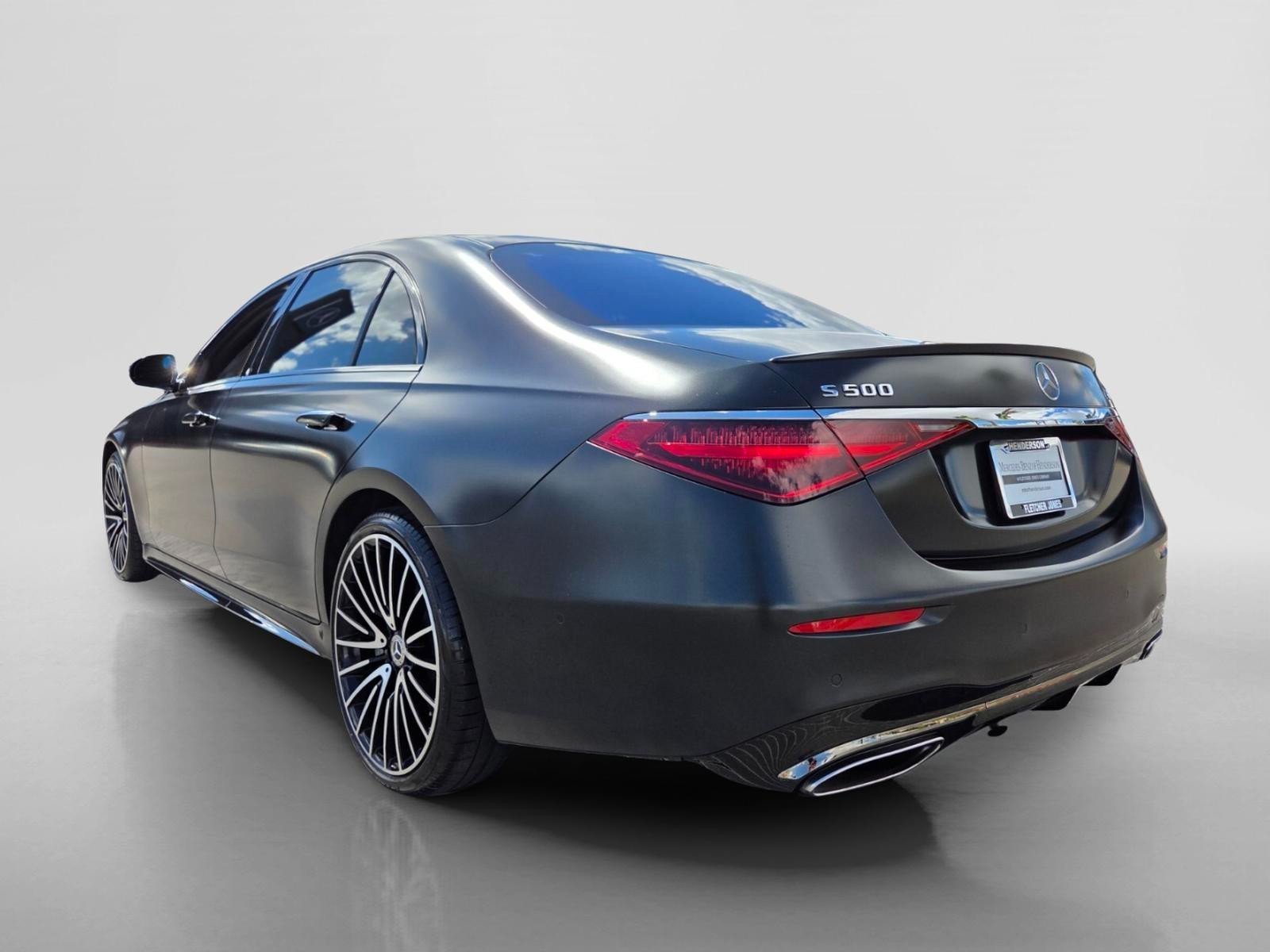 Used 2023 Mercedes-Benz S 500 4MATIC image 3