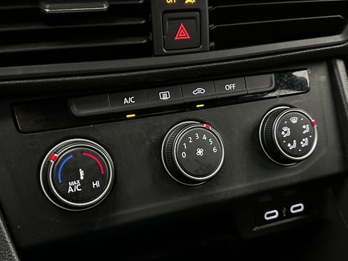 Used 2023 Volkswagen Jetta Sport image 15