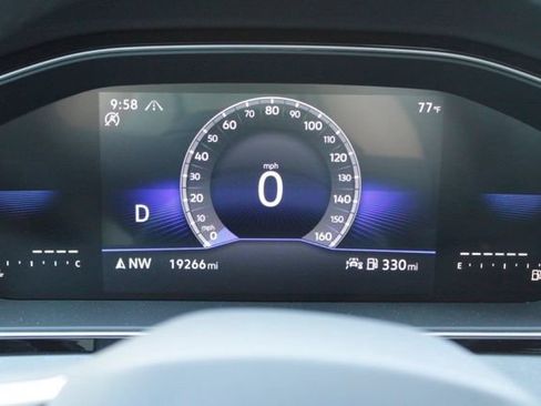 Used 2025 Volkswagen Jetta SE w/ Sunroof Package FWD image 26