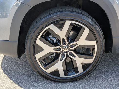 Used 2022 Volkswagen Taos SEL image 10