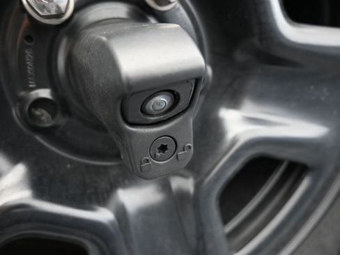 Used 2025 Jeep Wrangler Sport image 37