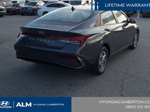 New 2026 Hyundai Elantra SEL Sport FWD image 6