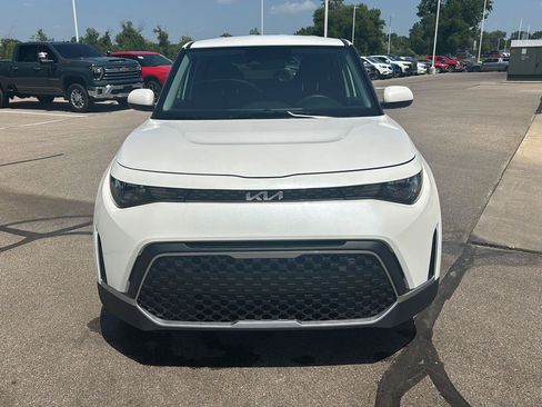 Used 2025 Kia Soul LX w/ LX Technology Package FWD image 8