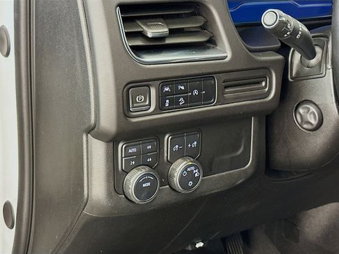 Used 2023 Chevrolet Suburban Premier image 17