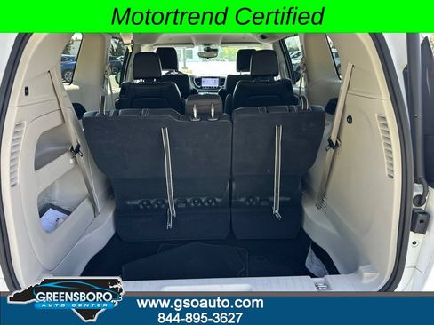 Used 2024 Chrysler Pacifica Touring-L FWD image 38