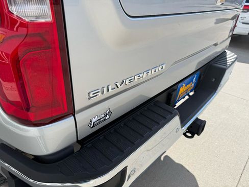 Used 2022 Chevrolet Silverado 2500 LTZ w/ LTZ Plus Package AWD/4WD image 31