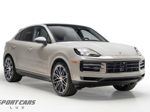 Used 2024 Porsche Cayenne Coupe AWD/4WD image 1
