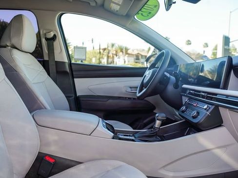 Used 2025 Hyundai Tucson SE image 17