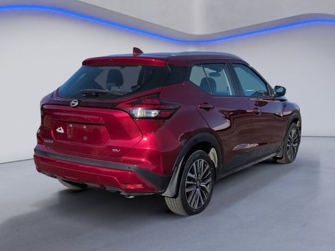 Used 2022 Nissan Kicks SV image 3