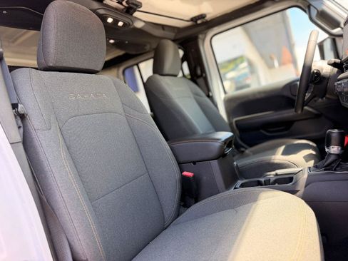 Used 2024 Jeep Wrangler Unlimited Sahara AWD/4WD image 20