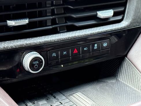 Certified 2025 Ford Explorer Platinum RWD image 28