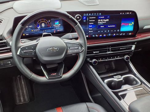 Used 2024 Chevrolet Traverse RS image 13