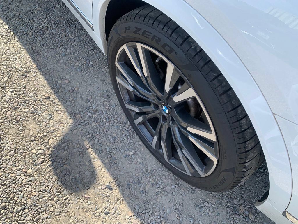 Used 2022 BMW X7 xDrive40i w/ Premium Package AWD/4WD image 9