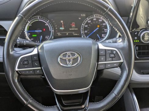 Used 2022 Toyota Highlander Limited image 13