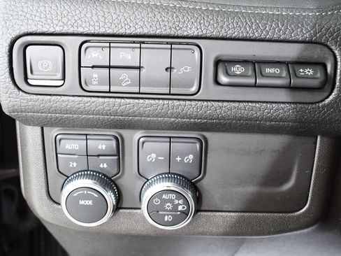 Used 2021 GMC Yukon XL Denali AWD/4WD image 29