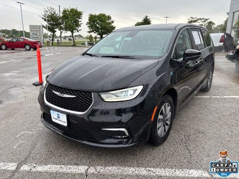 Used 2023 Chrysler Pacifica Touring-L FWD image 11