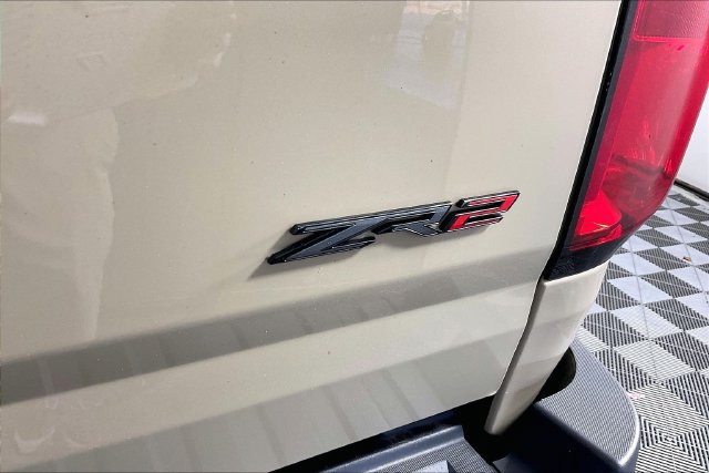 Used 2022 Chevrolet Colorado ZR2 w/ ZR2 Dusk Special Edition AWD/4WD image 15