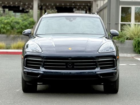 Used 2022 Porsche Cayenne Platinum Edition image 11