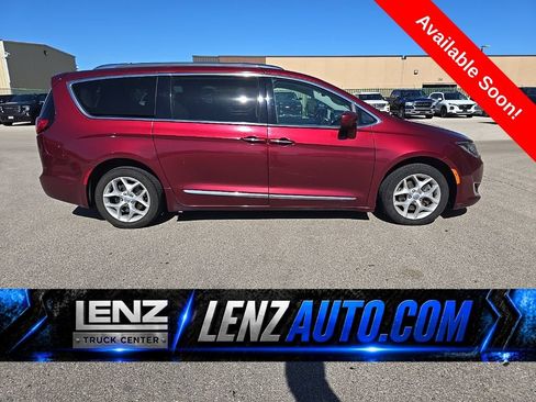 Used 2017 Chrysler Pacifica Touring-L Plus w/ Tire & Wheel Group FWD image 1