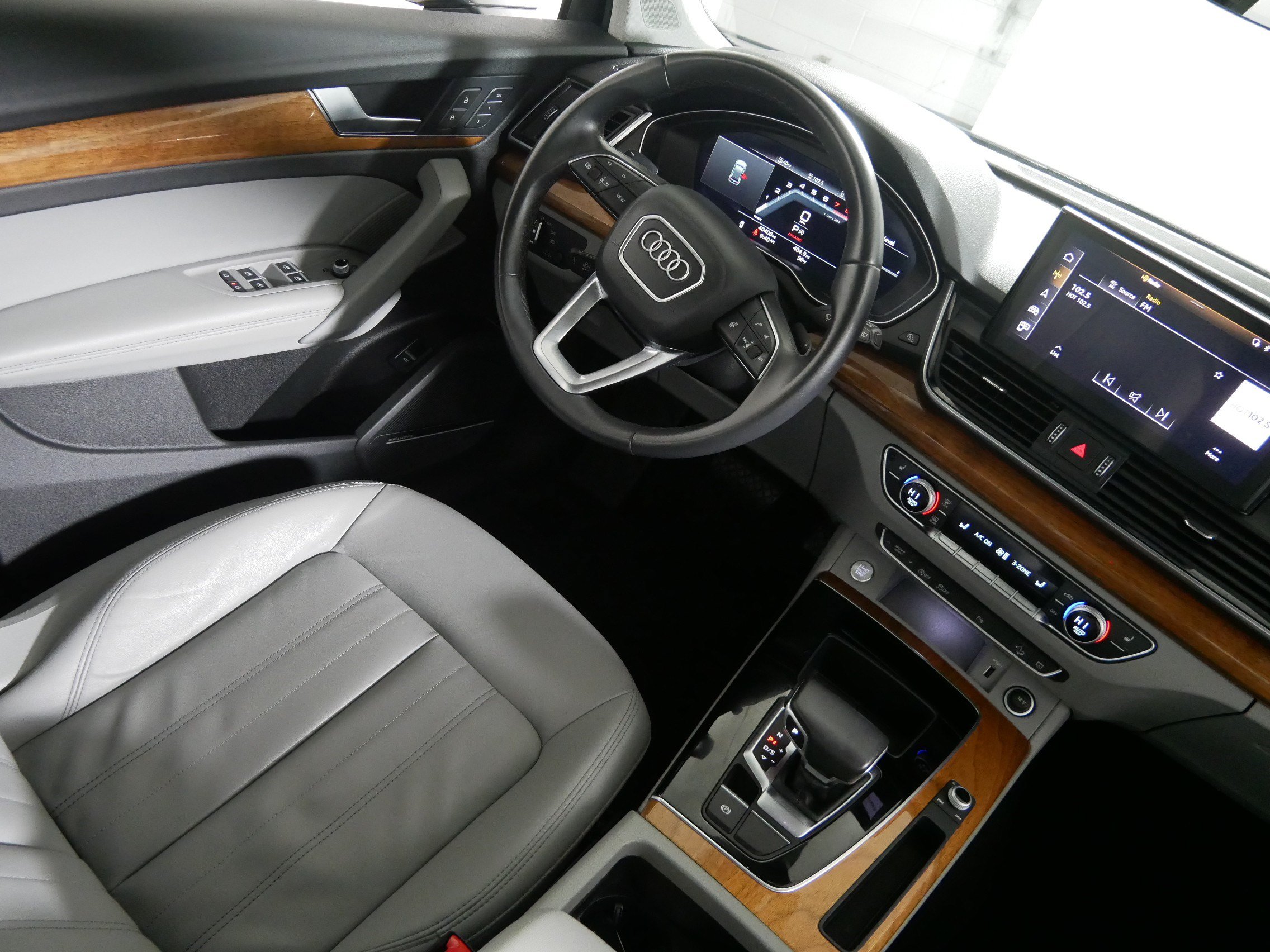 Used 2022 Audi Q5 2.0T Premium Plus w/ Premium Plus Package AWD/4WD image 9