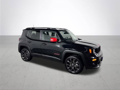 Used 2023 Jeep Renegade Latitude w/ Sun/Sound Group image 4
