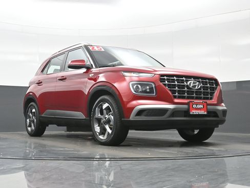 Used 2025 Hyundai Venue Limited image 27