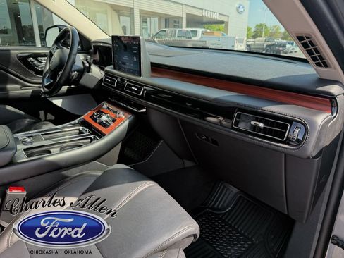 Used 2024 Lincoln Aviator Reserve w/ Equipment Group 201A AWD/4WD image 12