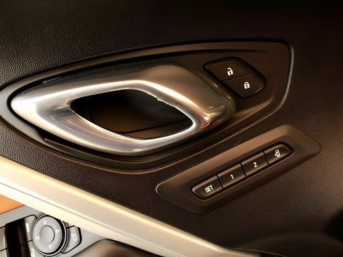 Used 2016 Chevrolet Camaro SS image 9