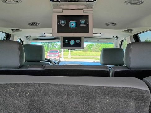 Used 2019 Chevrolet Suburban LT AWD/4WD image 15