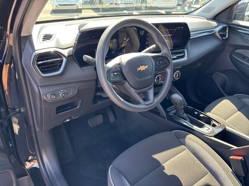 Used 2025 Chevrolet TrailBlazer LT FWD image 33