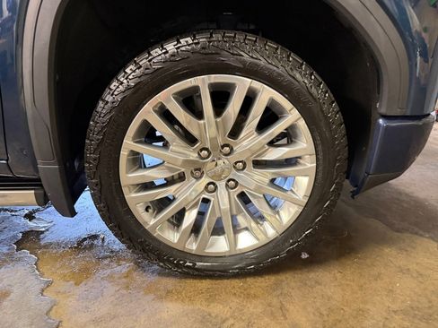 Used 2019 GMC Sierra 1500 Denali w/ Denali Ultimate Package AWD/4WD image 28
