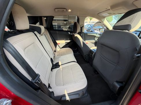 Used 2020 Ford Escape SE FWD image 10