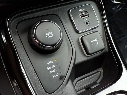 Used 2019 Jeep Compass Limited AWD/4WD image 31