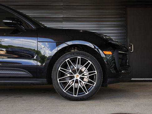 Certified 2023 Porsche Macan AWD/4WD image 15