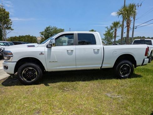 New 2025 RAM 3500 Laramie AWD/4WD image 7