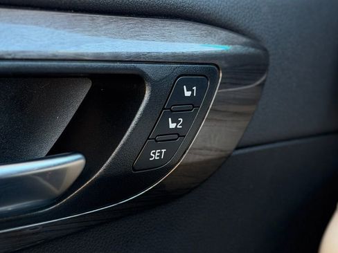 Used 2023 Toyota Highlander Limited image 22