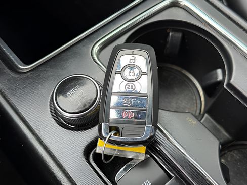 Used 2021 Lincoln Corsair AWD w/ Premium Package image 13