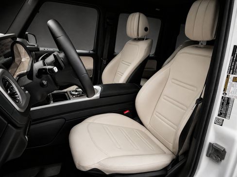 Used 2019 Mercedes-Benz G 550 image 2
