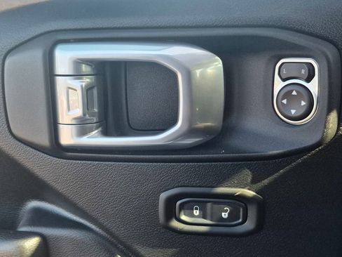 Used 2021 Jeep Wrangler Unlimited Islander image 22