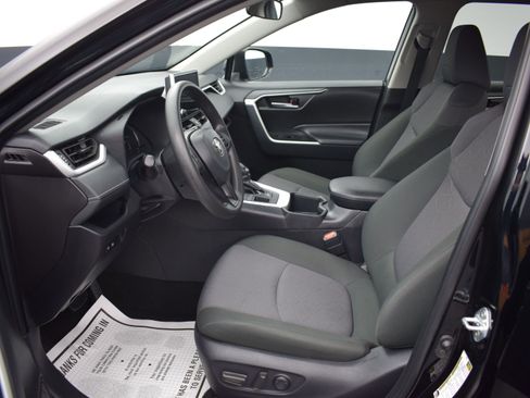 Used 2025 Toyota RAV4 XLE image 13