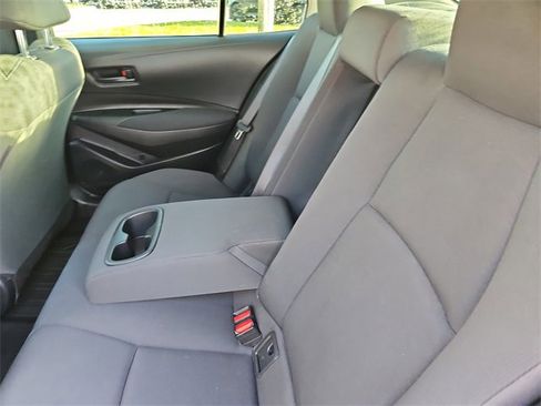 Used 2022 Toyota Corolla LE image 12