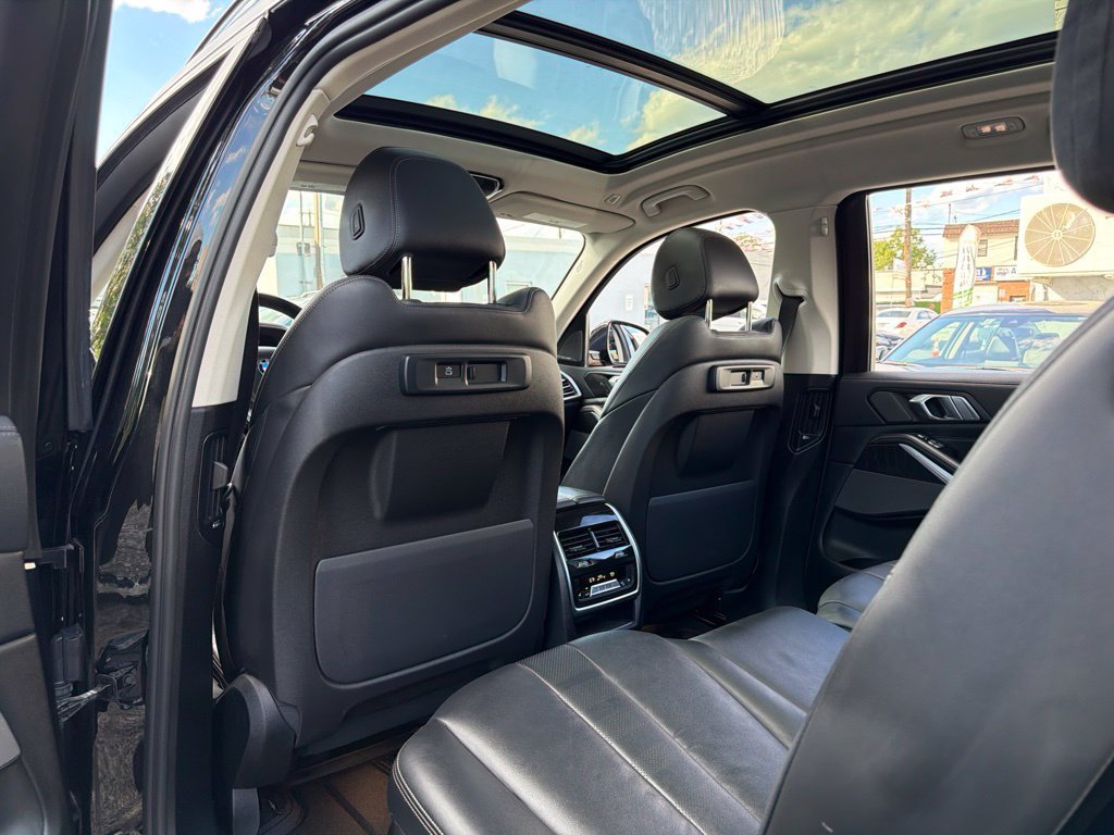 Used 2022 BMW X7 xDrive40i w/ Premium Package AWD/4WD image 28