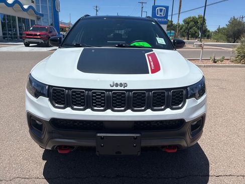 Used 2025 Jeep Compass Trailhawk AWD/4WD image 8