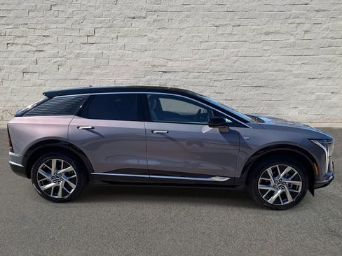 New 2026 Cadillac Optiq Luxury 1 image 4
