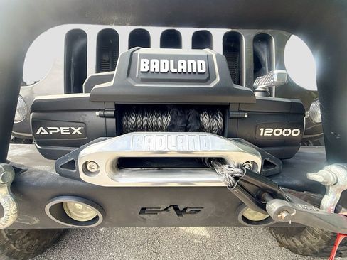 Used 2017 Jeep Wrangler Unlimited Sport w/ Connectivity Group image 33