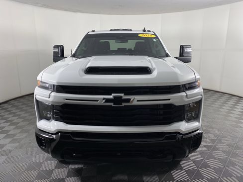 Used 2025 Chevrolet Silverado 2500 Custom w/ Custom Convenience Package AWD/4WD image 12